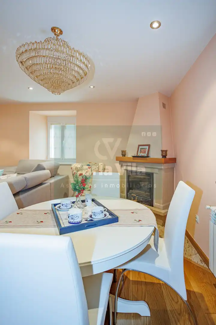 Sala d'estar de Finca rústica en venda en Lugo amb Jardí privat, Parquet i Terrassa