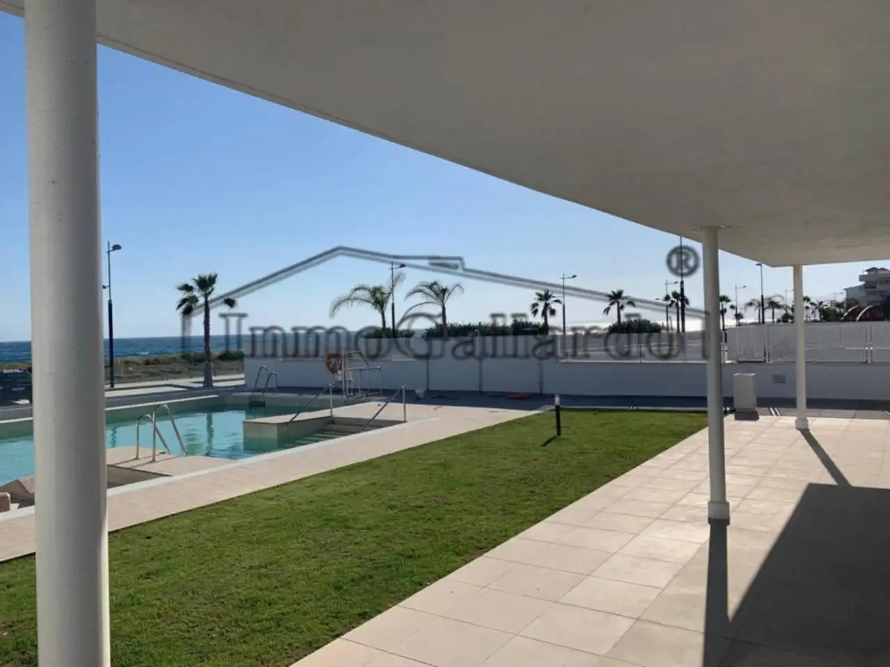 Piscina de Ático en venta en Torrox con Aire acondicionado, Terraza y Amueblado