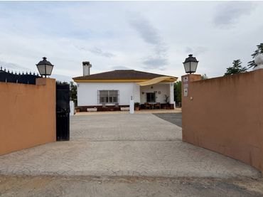 Villa con piscina in vendita a Calle ZORZALEÑA