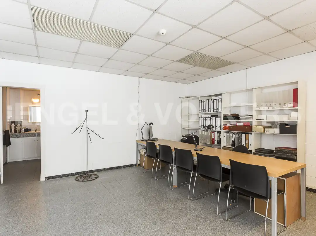 Nau industrial de lloguer en Sant Feliu de Llobregat