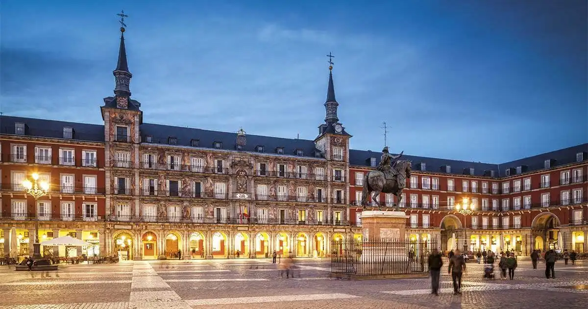 Flat for rent in Plaza de Santa Ana, Cortes - Huertas