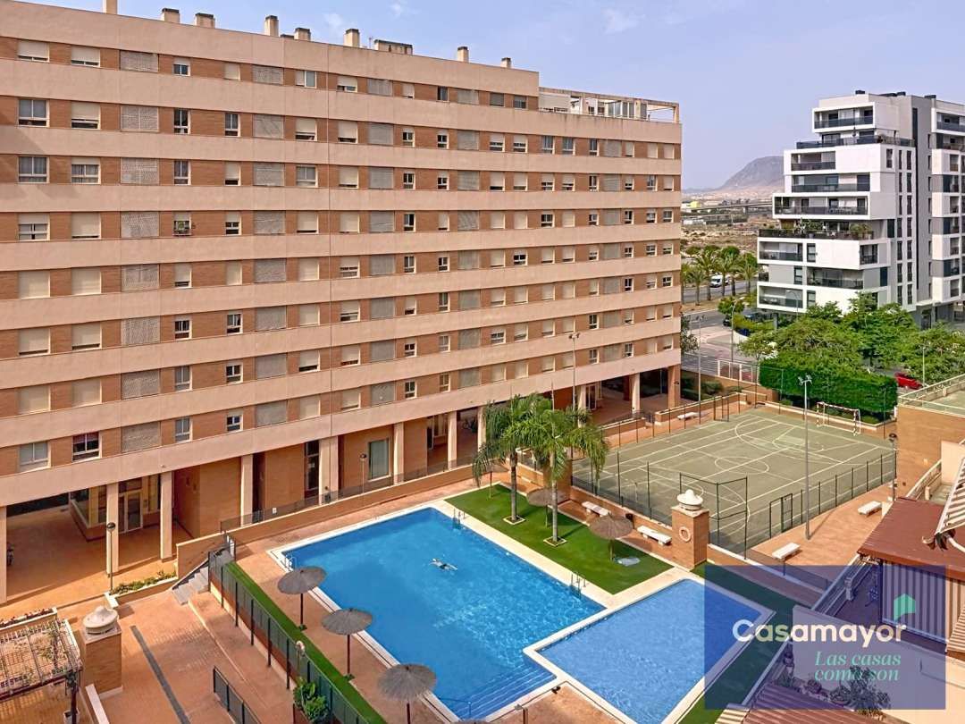 Piscina de Piso en venta en Alicante / Alacant con Aire acondicionado, Calefacción y Jardín privado