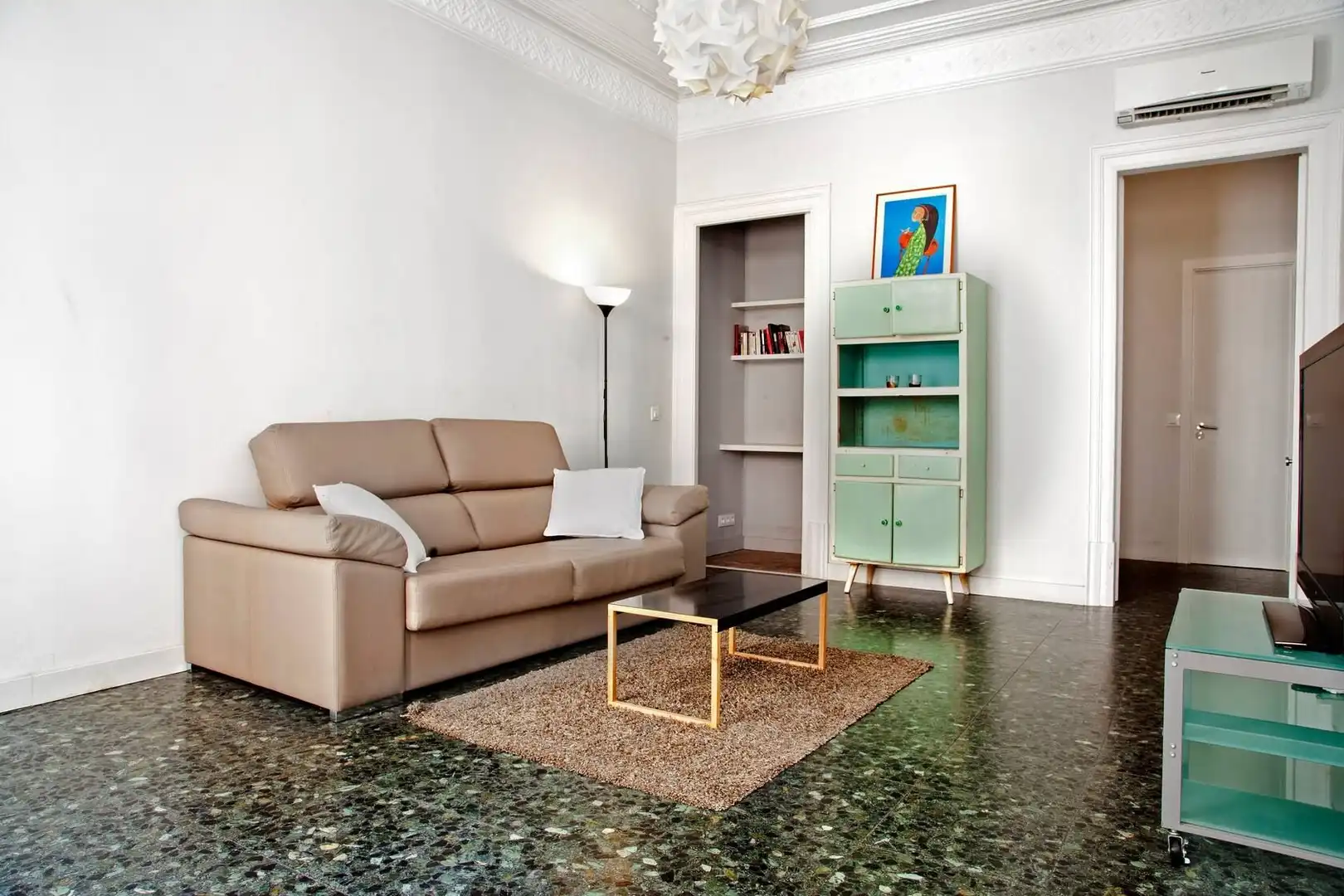 Sala d'estar de Pis de lloguer en Girona amb Aire condicionat, Calefacció i Moblat