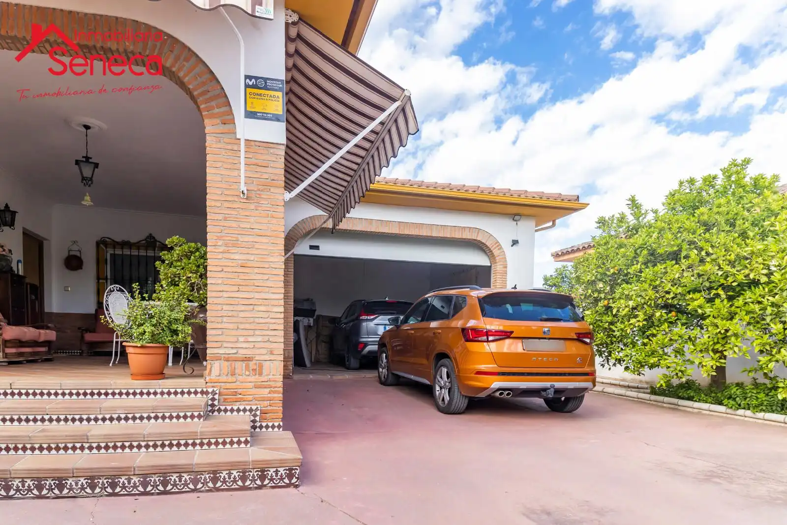 Außenansicht von Haus oder Chalet zum Verkauf in La Carlota mit Klimaanlage, Heizung und Privatgarten