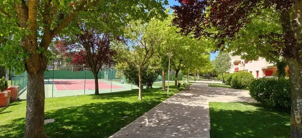 Vista exterior de Pis en venda en Pozuelo de Alarcón amb Aire condicionat, Calefacció i Terrassa