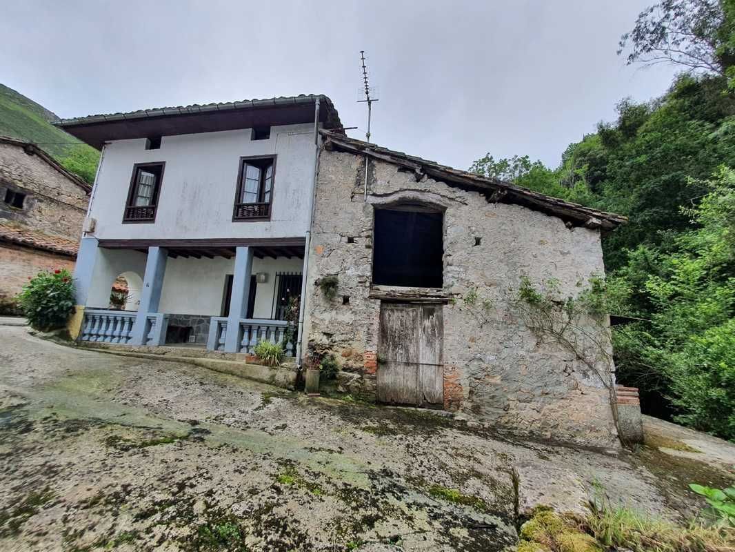 Exterior view of Country house for sale in Llanes