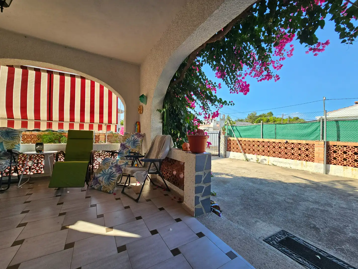 Terrassa de Casa o xalet en venda en Oliva amb Jardí privat, Piscina i Moblat