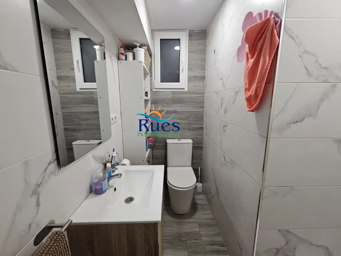 Badezimmer von Wohnung zum Verkauf in Castellón de la Plana / Castelló de la Plana mit Klimaanlage und Balkon