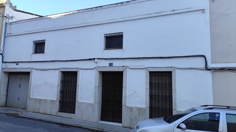 CASA ZONA CENTRO, CON GARAJE Y GRAN PATIO