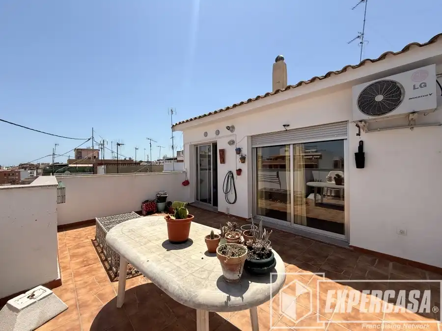 Vista exterior de Dúplex en venta en Riba-roja de Túria con Aire acondicionado, Calefacción y Terraza