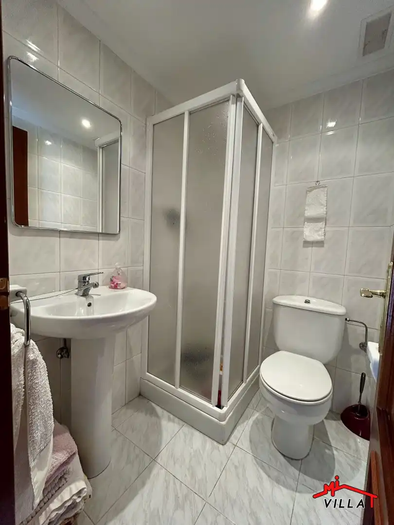 Baño de Casa o chalet en venta en Laredo con Calefacción y Amueblado
