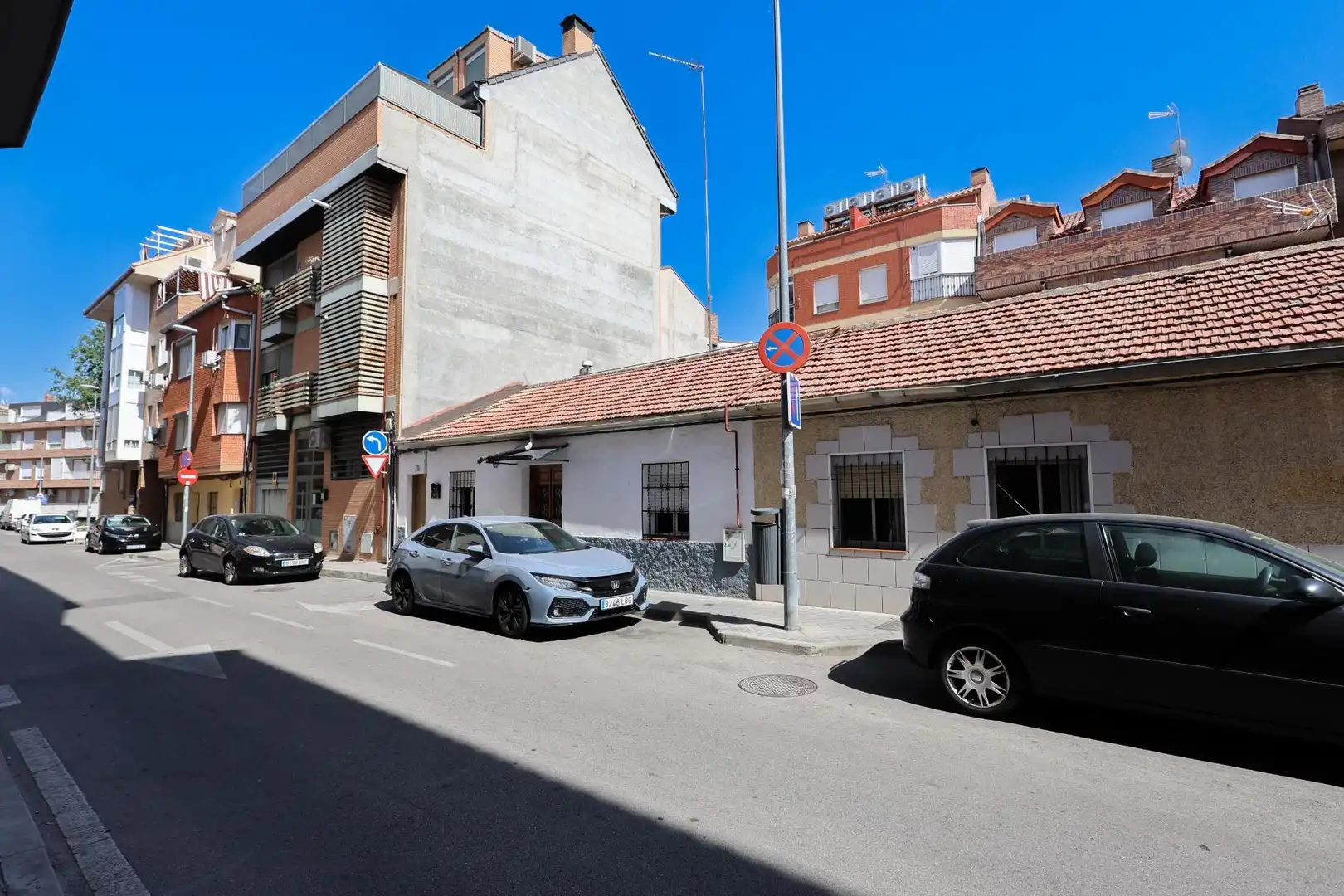 Vista exterior de Casa adosada en venda en Leganés amb Calefacció, Jardí privat i Traster