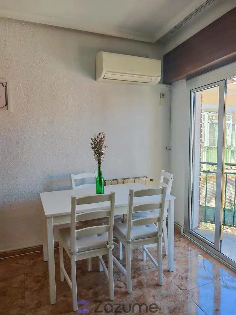 Flat with terrace to rent in C. Alba, imagen 2