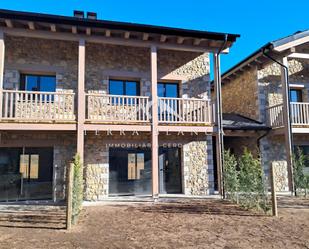 Vista exterior de Casa adosada en venda en Isòvol amb Calefacció