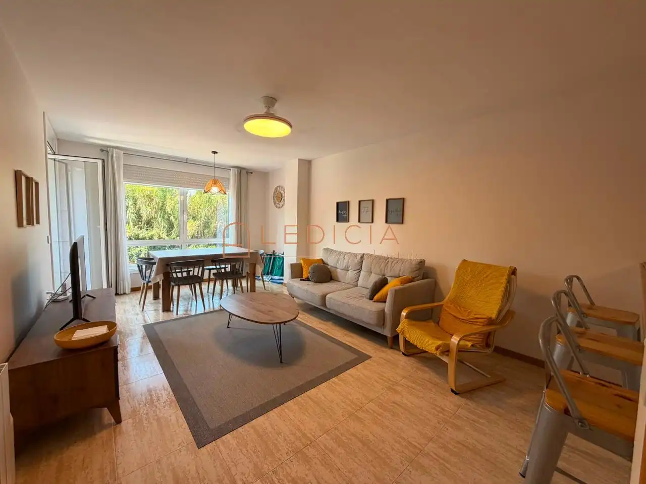 Wohnzimmer von Wohnung zur Miete in Vigo  mit Heizung, Abstellraum und Möbliert