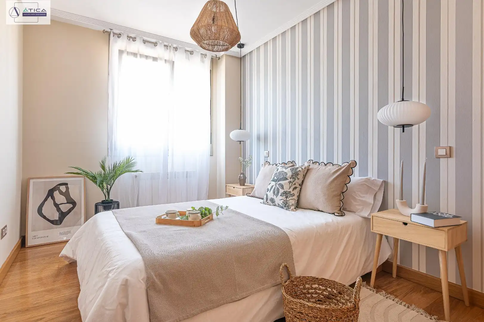 Schlafzimmer von Dachboden zum Verkauf in Santander mit Heizung, Privatgarten und Parkett
