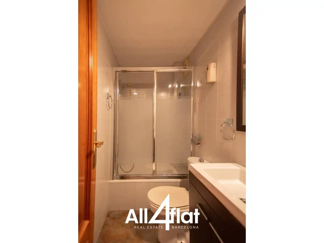 Baño de Piso de alquiler en Barcelona con Parquet y Balcón