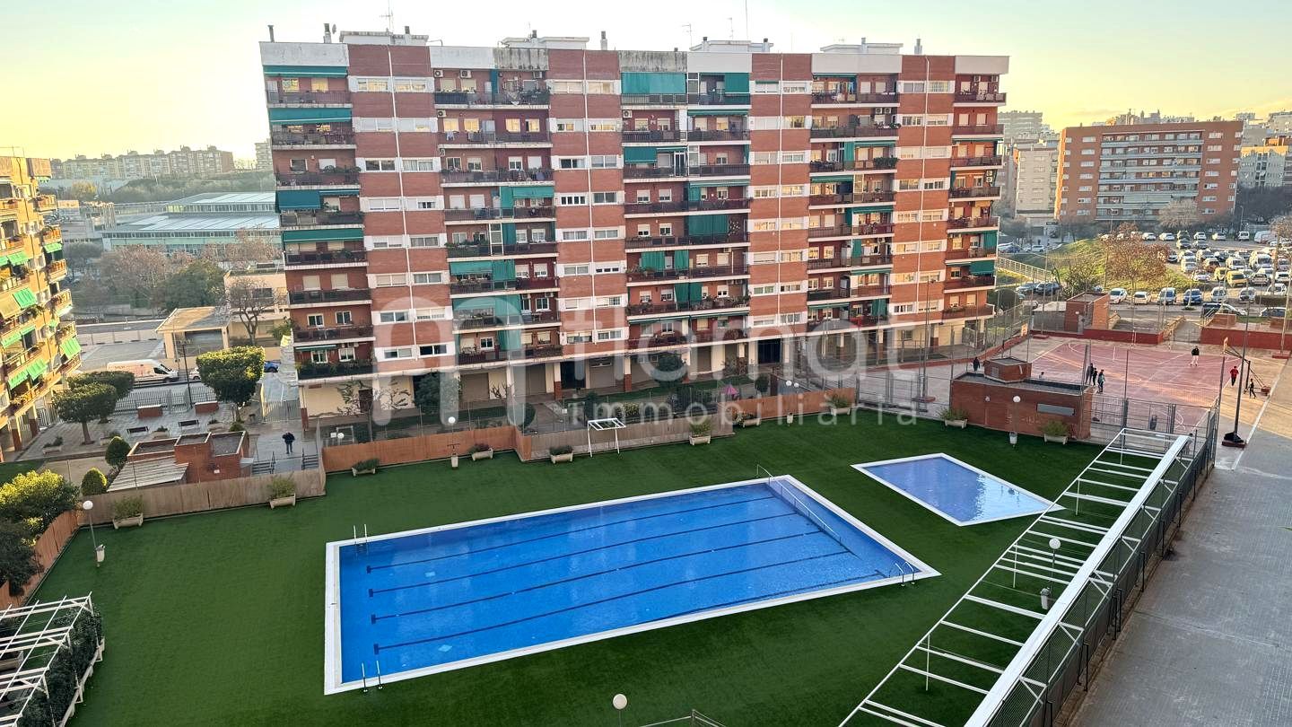 Swimming pool of Flat for sale in Sabadell