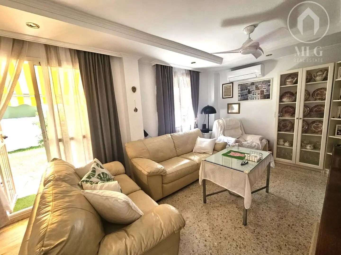 Sala de estar de Casa adosada en venta en Alhaurín de la Torre con Aire acondicionado y Amueblado
