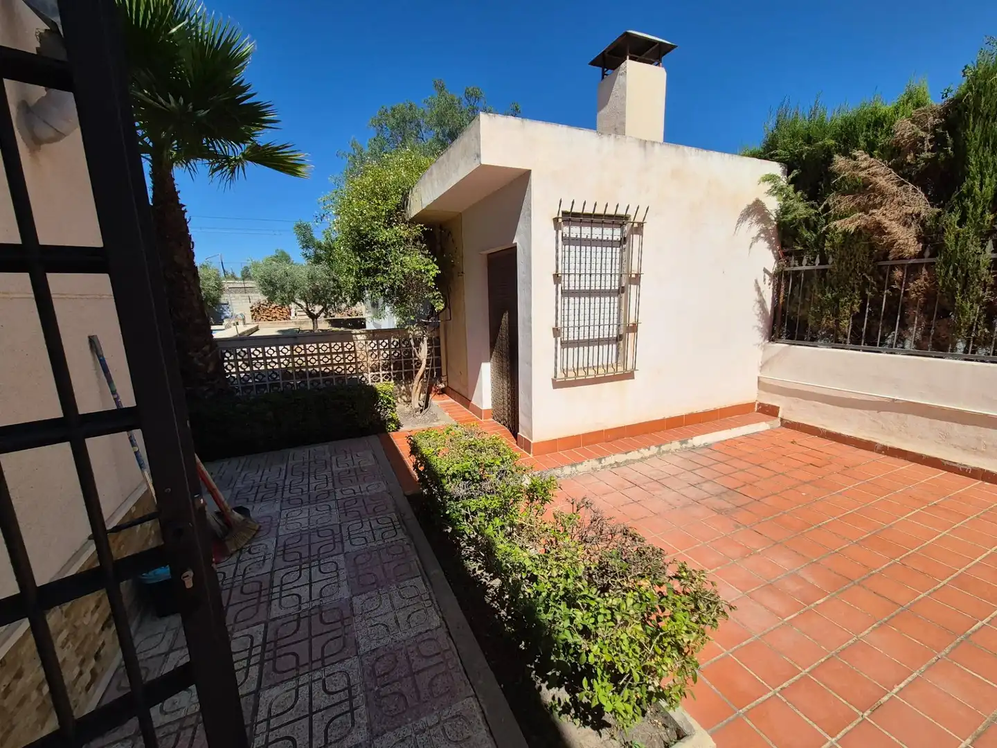 Jardí de Casa o xalet en venda en Elda amb Jardí privat, Terrassa i Traster