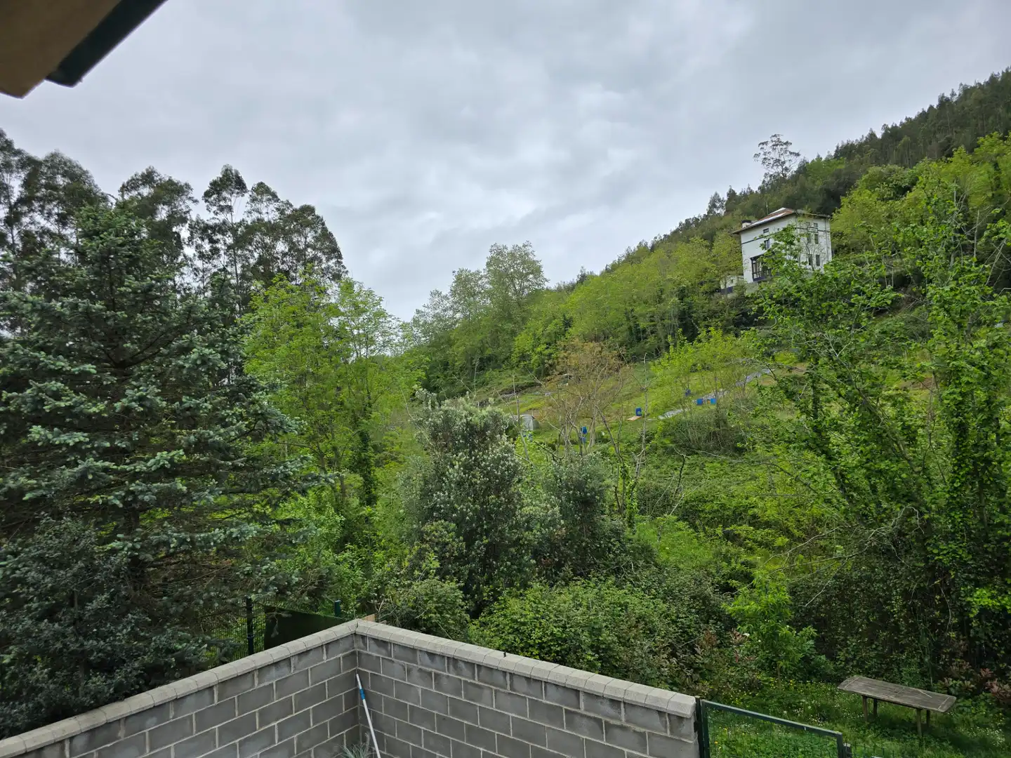 Garten von Einfamilien-Reihenhaus zum Verkauf in Castro-Urdiales mit Heizung, Privatgarten und Parkett