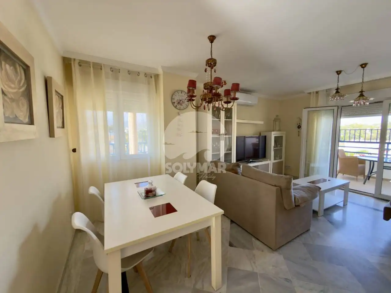 Sala d'estar de Pis de lloguer en Algarrobo amb Aire condicionat, Terrassa i Moblat