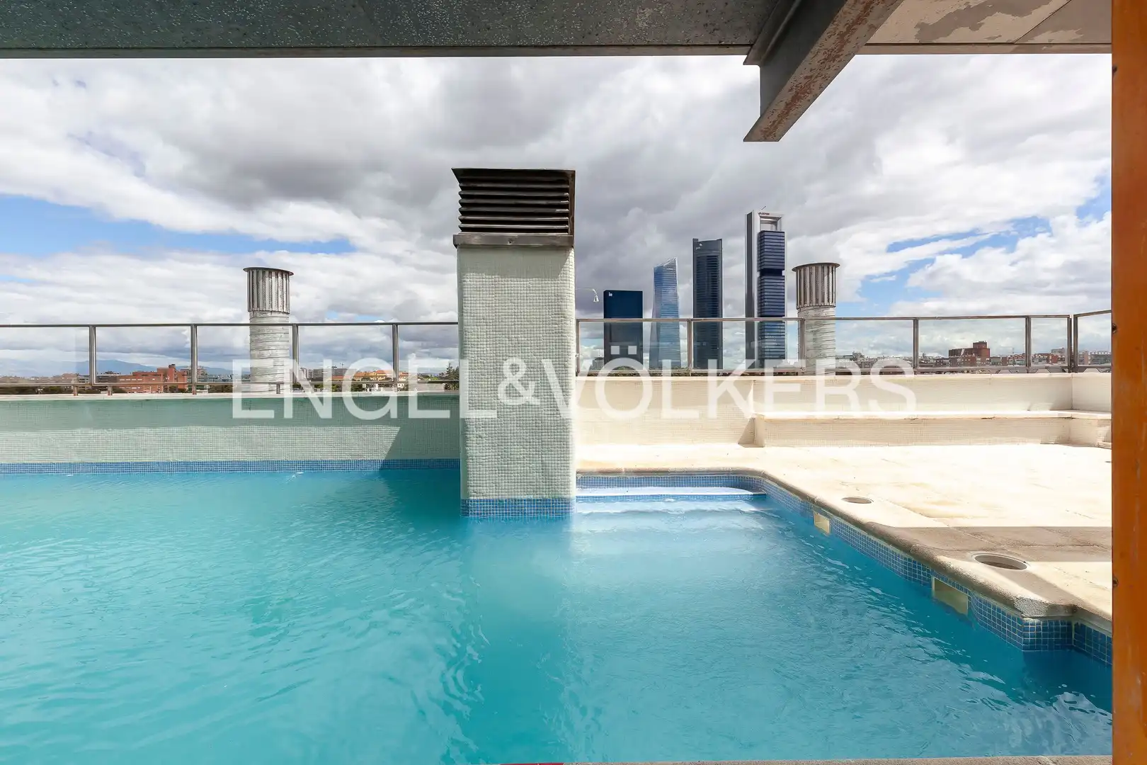 Piscina de Dúplex de lloguer en Madrid amb Aire condicionat, Calefacció i Piscina