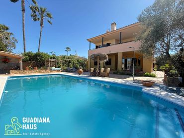 Villa con piscina in vendita a Calle GOLF NORTE A-9 4