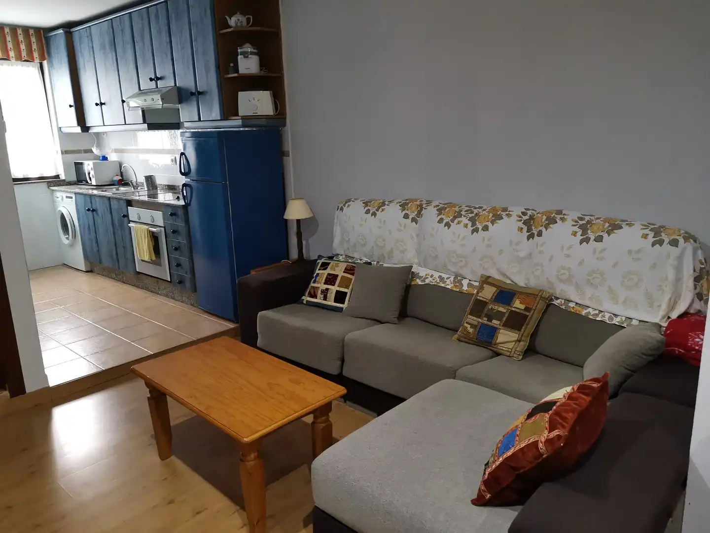 Sala de estar de Apartamento en venta en Avilés con Calefacción, Parquet y Amueblado
