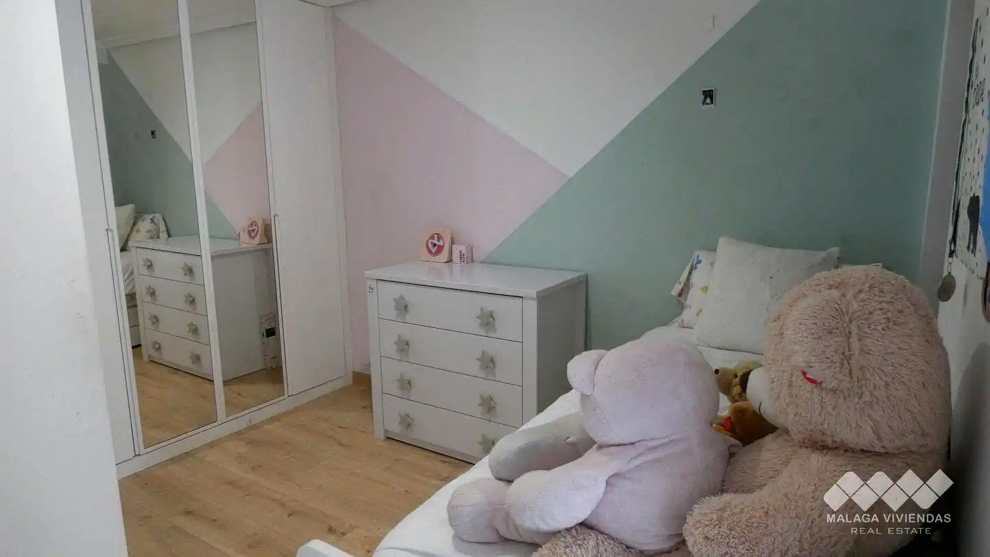 Dormitori de Casa adosada en venda en Benalmádena amb Piscina comunitària