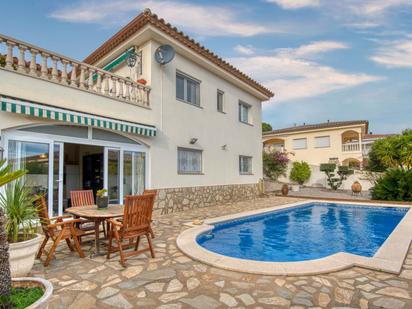 Vista exterior de Casa o xalet en venda en L'Escala amb Aire condicionat, Calefacció i Jardí privat