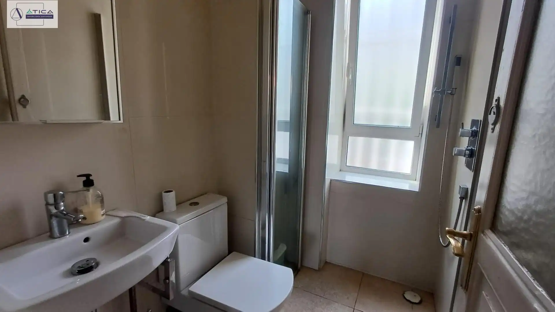 Badezimmer von Haus oder Chalet zum Verkauf in Santander mit Privatgarten, Terrasse und Möbliert
