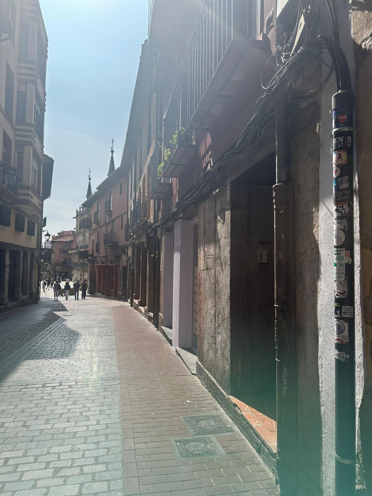 Exterior view of Premises to rent in León Capital   with Air Conditioner and Furnished