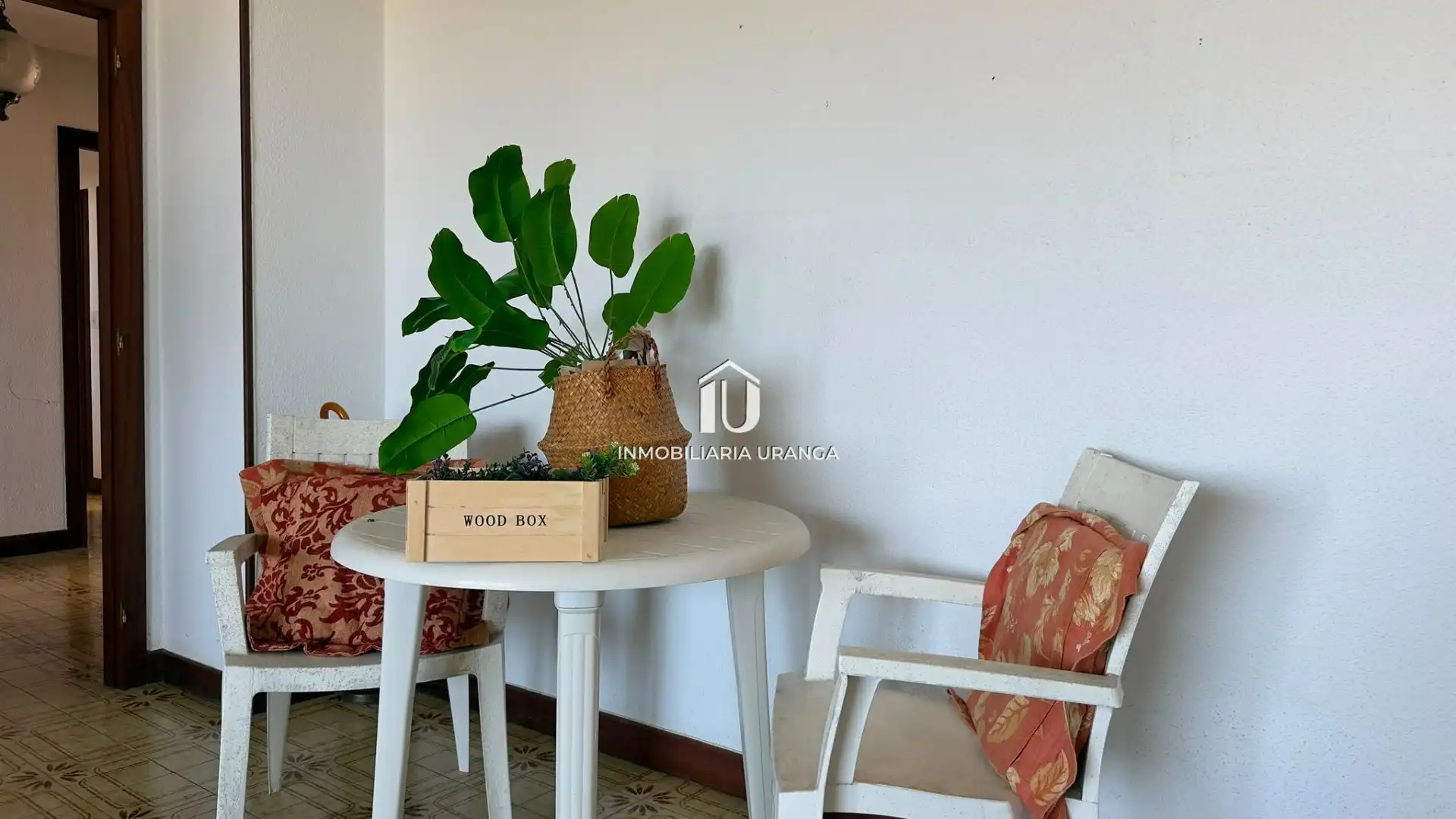 Sala de estar de Piso en venta en Laredo con Calefacción, Terraza y Piscina comunitaria
