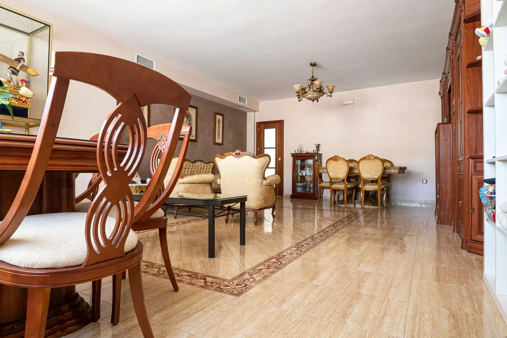 Sala d'estar de Casa o xalet en venda en La Guardia de Jaén amb Terrassa
