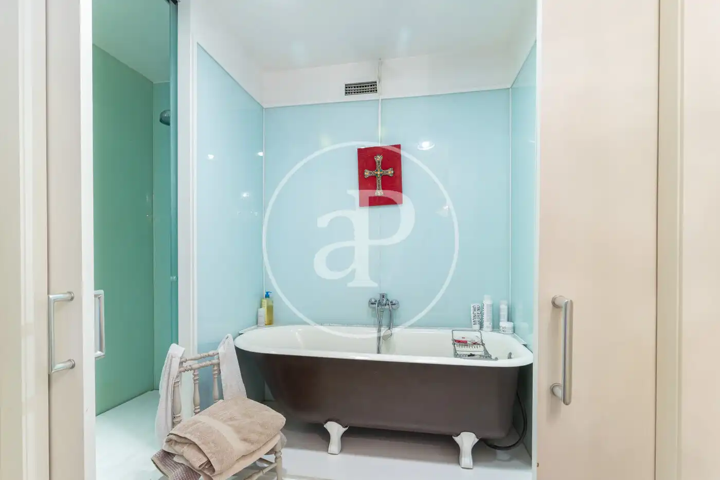 Baño de Piso de alquiler en Barcelona con Aire acondicionado, Calefacción y Jardín privado