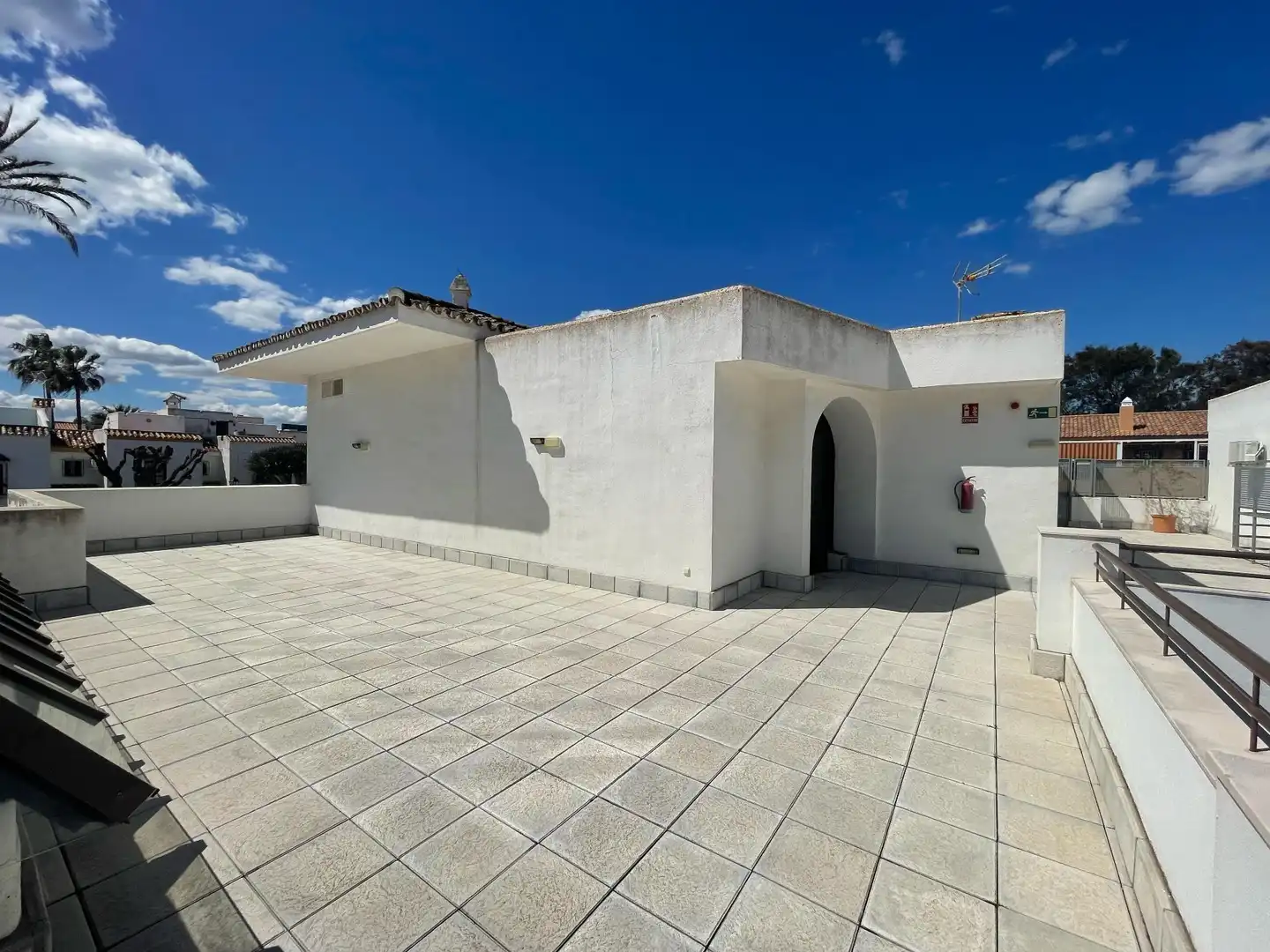 Außenansicht von Geschaftsraum zur Miete in Casares mit Terrasse