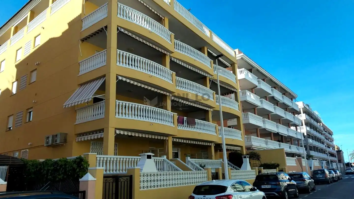 Vista exterior de Piso en venta en Moncofa con Terraza, Piscina y Amueblado