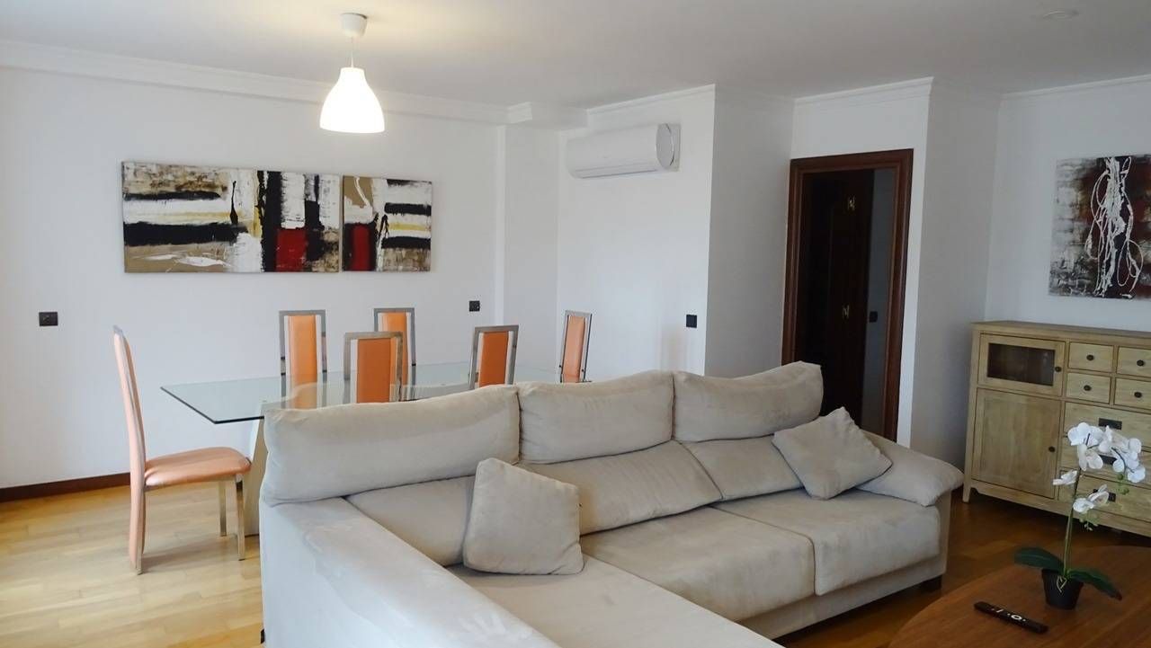 Sala d'estar de Àtic de lloguer en Las Palmas de Gran Canaria amb Balcó