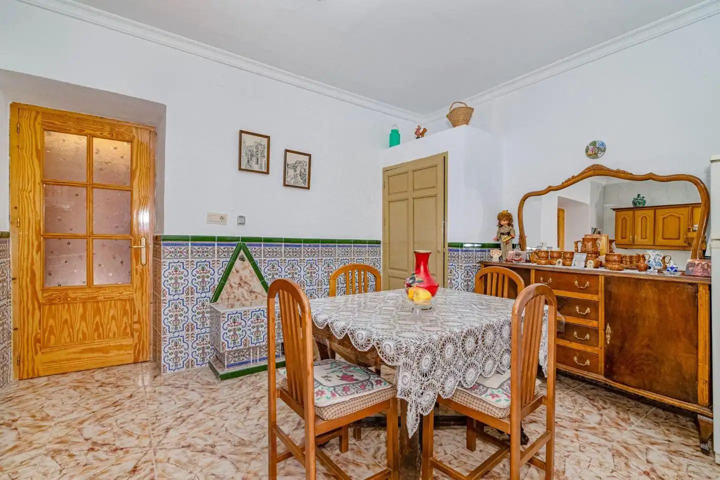 Menjador de Casa o xalet en venda en Chimeneas amb Terrassa, Moblat i Balcó