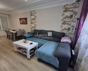 Living room of Single-family semi-detached for sale in Cigales  with Air Conditioner, Heating and Parquet flooring