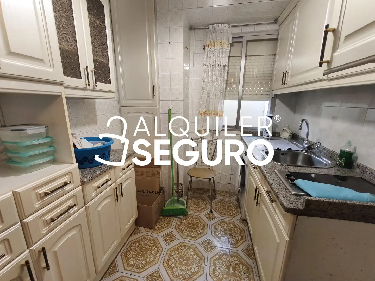 Cuina de Pis de lloguer en Zaragoza amb Aire condicionat, Calefacció i Moblat
