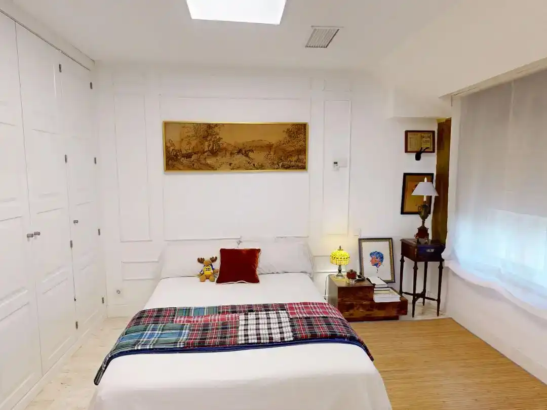 Bedroom of Flat for sale in Boadilla del Monte  with Air Conditioner, Private garden and Parquet flooring