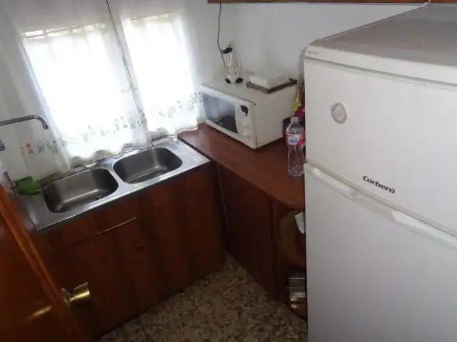 Cuina de Casa o xalet en venda en Cervera de los Montes amb Jardí privat, Traster i Piscina