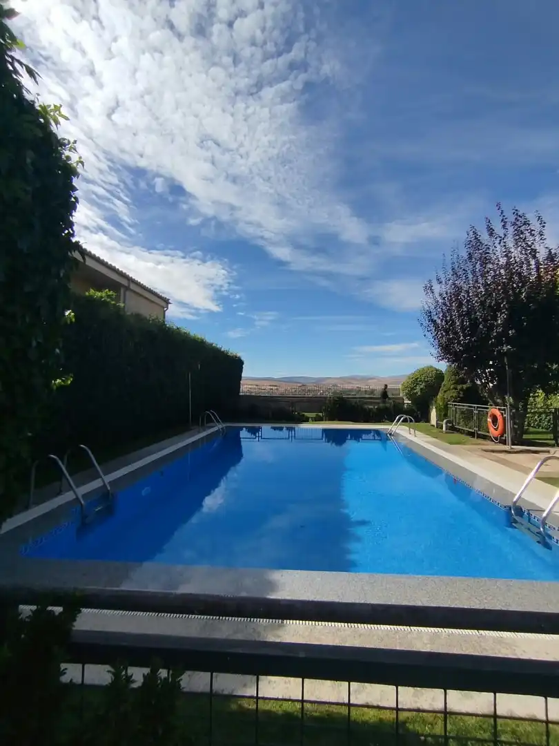 Piscina de Pis en venda en Ávila amb Calefacció, Traster i Moblat