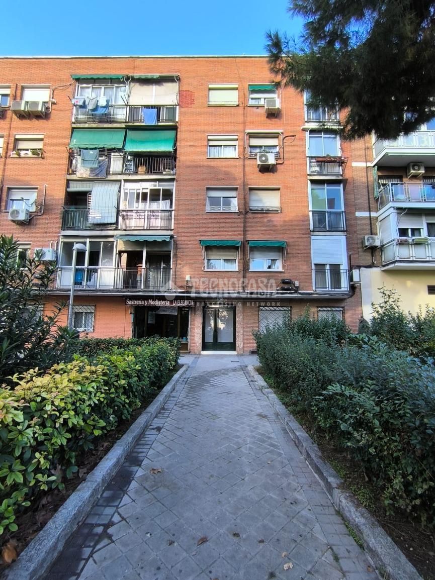 Exterior view of Flat for sale in  Madrid Capital  with Heating