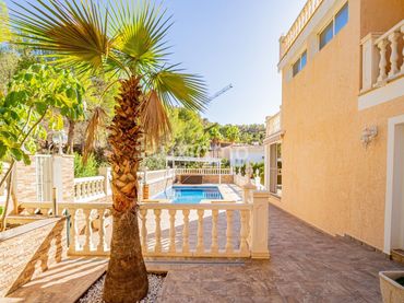 Casa aparellada amb piscina en venda a L'Albir