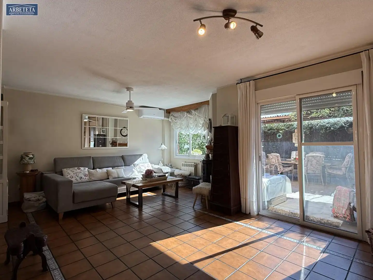 Sala d'estar de Casa o xalet en venda en Guadalajara Capital amb Aire condicionat, Calefacció i Traster