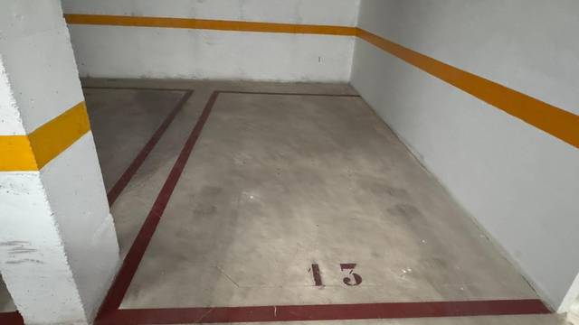 Garaje en Alquiler en Calle PLUS ULTRA en Carolinas Altas