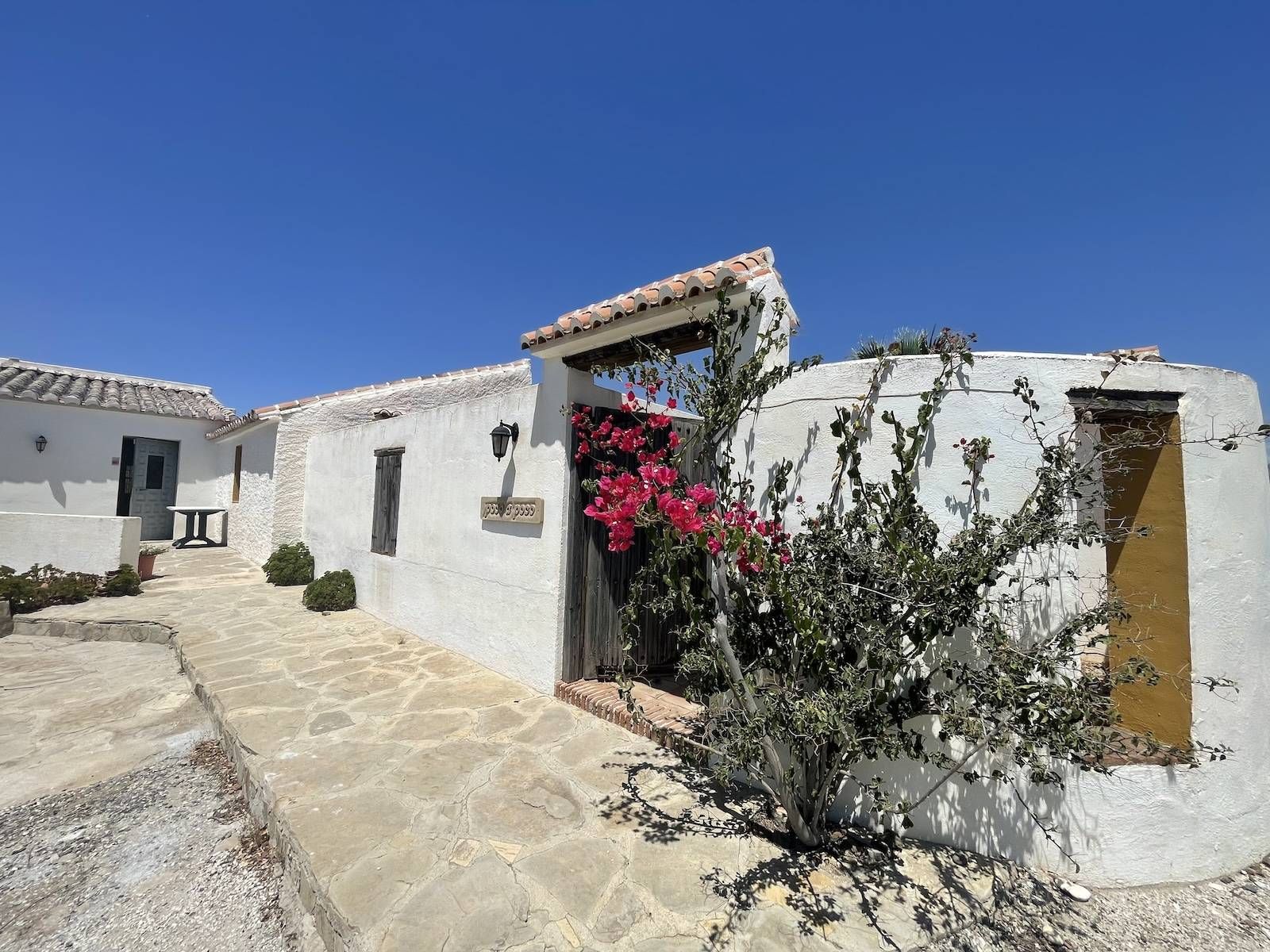 Vista exterior de Casa o xalet en venda en Nerja amb Traster